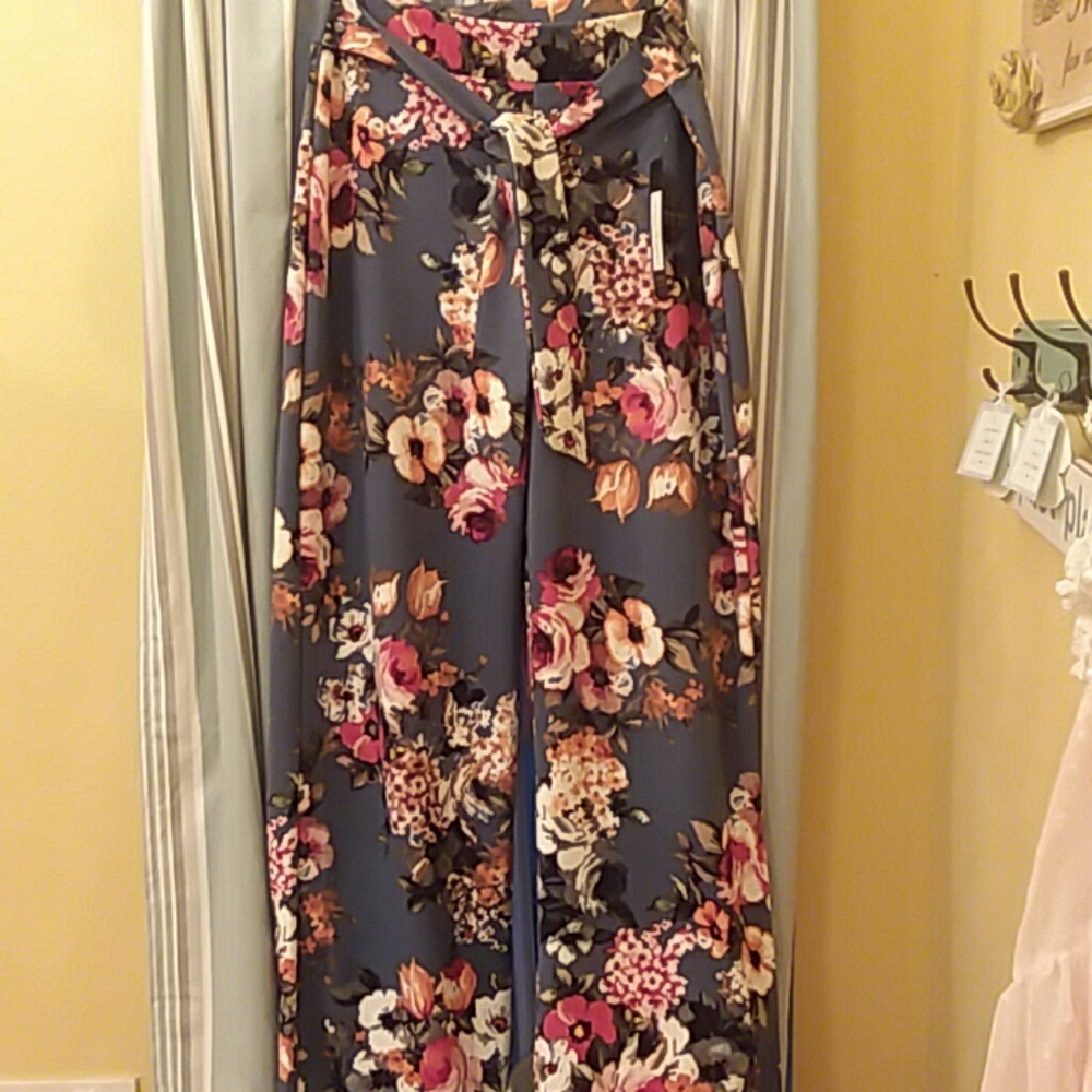 NWT *(partial tags) gorgeous, floral pants